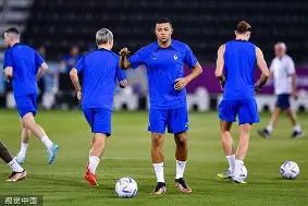 贯彻爱与和平火箭队